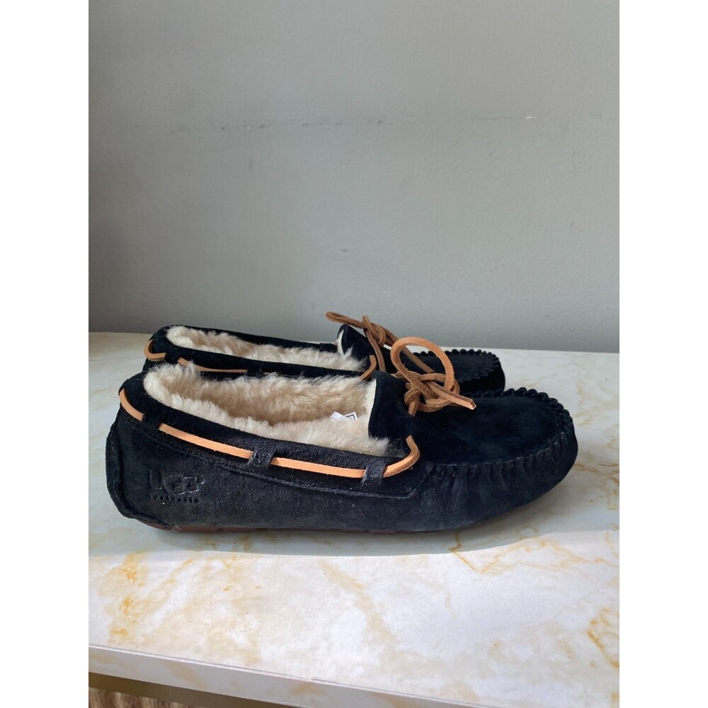 NEW UGG Australia Womens Dakota Black Suede Sheepskin Moccasin Slip-On Size 6 US